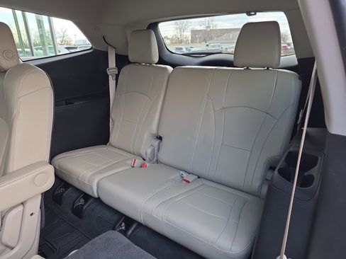 Used 2018 Buick Enclave Essence image 36