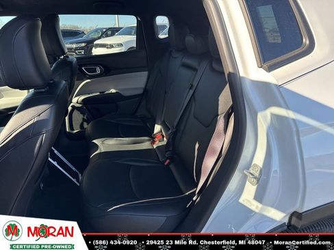 Used 2025 Jeep Compass Limited image 23