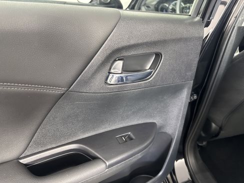 Used 2017 Honda Accord EX image 20