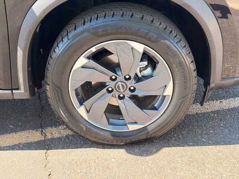 Certified 2025 Nissan Rogue SV FWD image 10