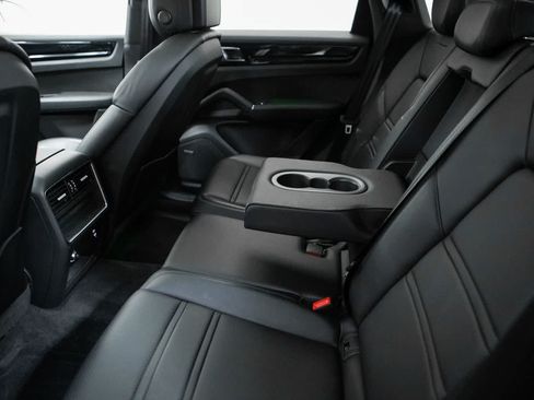 Certified 2022 Porsche Cayenne AWD/4WD image 35
