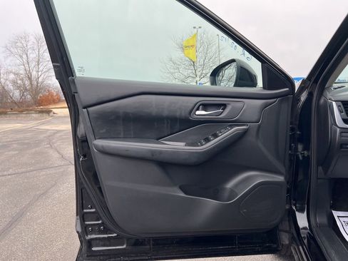 Used 2025 Nissan Rogue SV image 8