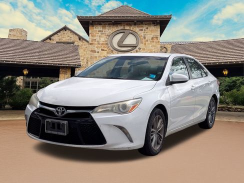 Used 2015 Toyota Camry SE FWD image 3