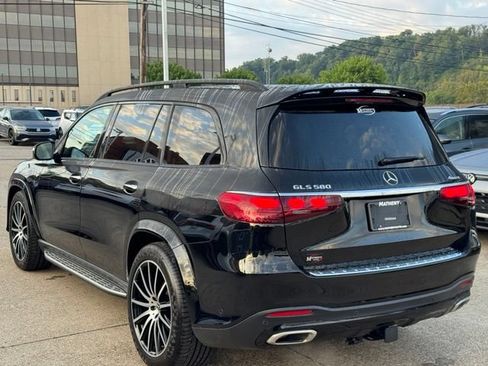 Used 2024 Mercedes-Benz GLS 580 4MATIC image 4