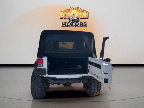 Used 2017 Jeep Wrangler Unlimited Rubicon w/ Dual Top Group AWD/4WD image 4