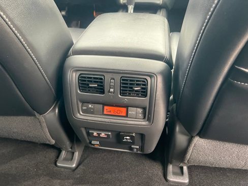 Used 2019 Nissan Pathfinder SL w/ SL Premium Package AWD/4WD image 21