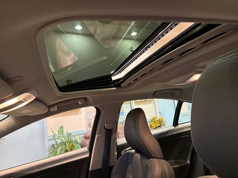 Used 2018 Volvo S60 T5 Dynamic w/ Vision Package image 27