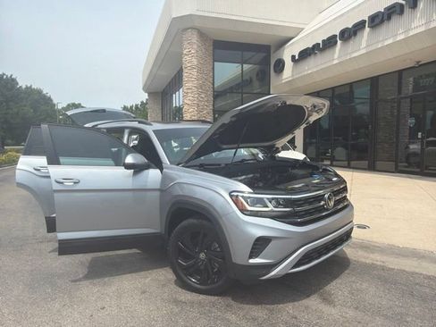 Used 2023 Volkswagen Atlas SE w/ Panoramic Sunroof Package AWD/4WD image 9