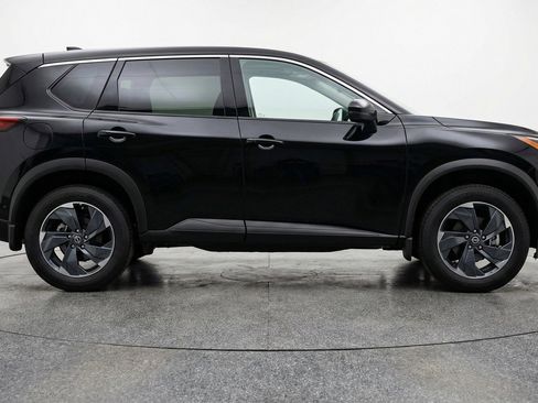 Used 2025 Nissan Rogue SV FWD image 11