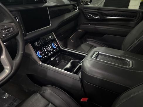 Used 2024 GMC Yukon Denali w/ Advanced Technology Package image 18