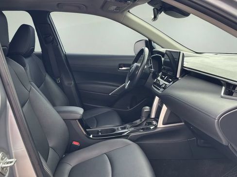 Used 2023 Toyota Corolla Cross XLE w/ Convenience Package AWD/4WD image 10