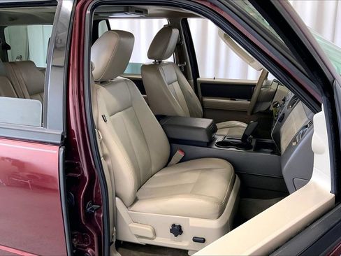 Used 2011 Ford Expedition XLT w/ Leather Seating Pkg RWD image 6