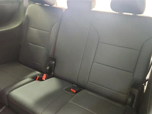 Used 2024 Chevrolet Traverse RS FWD image 35