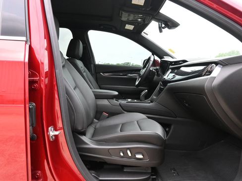 Used 2024 Cadillac XT6 Premium Luxury w/ LPO, Floor Liner Package FWD image 26