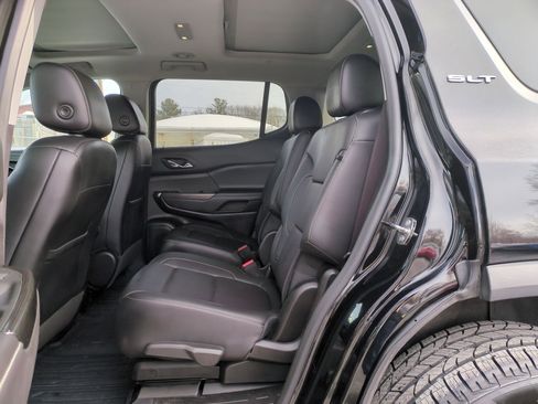 Used 2023 GMC Acadia SLT w/ LPO, Floor Liner Package image 15