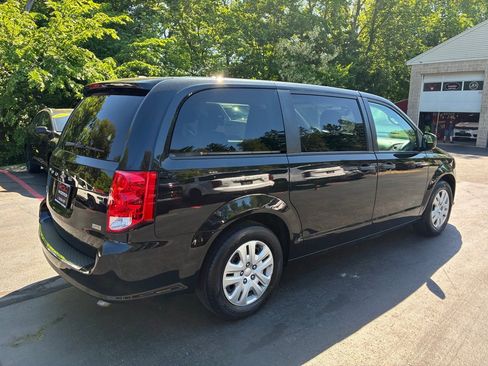 Used 2019 Dodge Grand Caravan SE FWD image 7