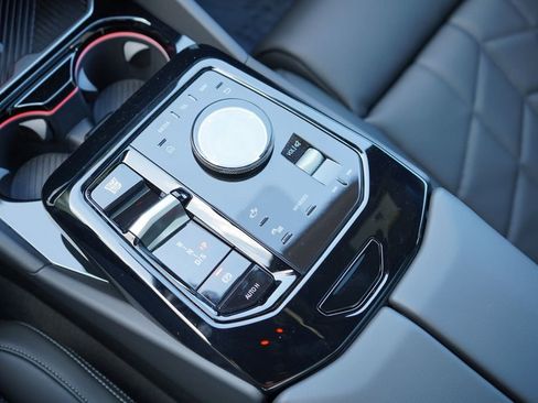 New 2026 BMW 550e xDrive w/ Premium Package image 20