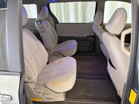 Used 2013 Toyota Sienna LE FWD image 23