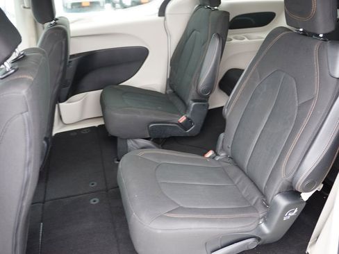 Certified 2017 Chrysler Pacifica LX image 17