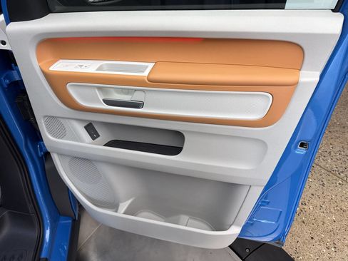 Used 2025 Volkswagen ID. Buzz 1st Edition image 35