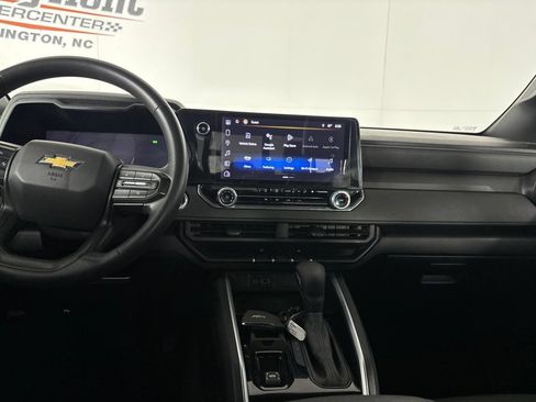 Used 2024 Chevrolet Colorado W/T w/ WT Convenience Package RWD image 22