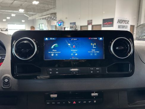 Used 2022 Mercedes-Benz Sprinter 2500 image 34