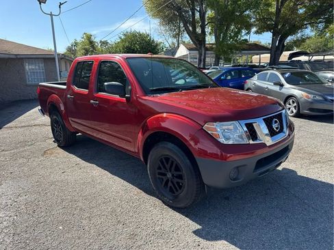Used 2016 Nissan Frontier SV image 3