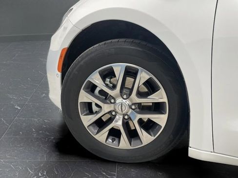 Used 2024 Chrysler Pacifica Pinnacle image 43