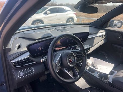 Used 2025 Buick Enclave Preferred image 7