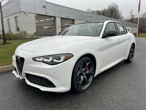 New 2025 Alfa Romeo Giulia AWD w/ Driving Assist Package image 4