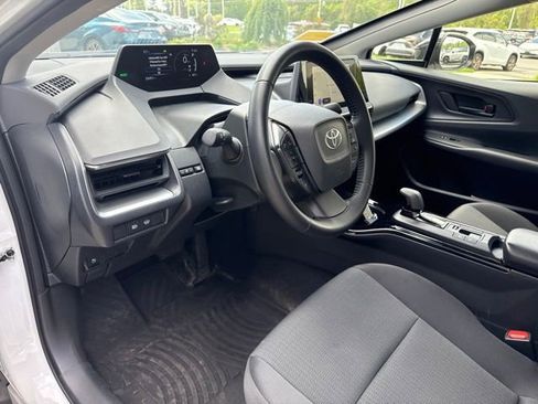 Used 2025 Toyota Prius LE FWD image 25