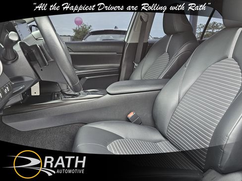 Used 2023 Toyota Camry SE FWD image 12