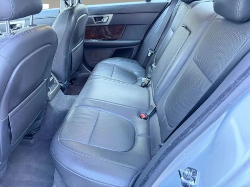 Used 2011 Jaguar XF Premium RWD image 9