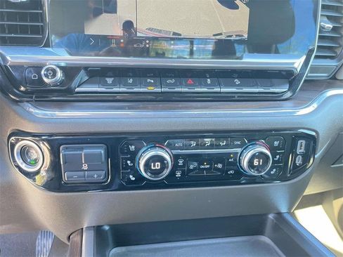 Used 2024 GMC Sierra 2500 SLT w/ SLT Premium Package image 20