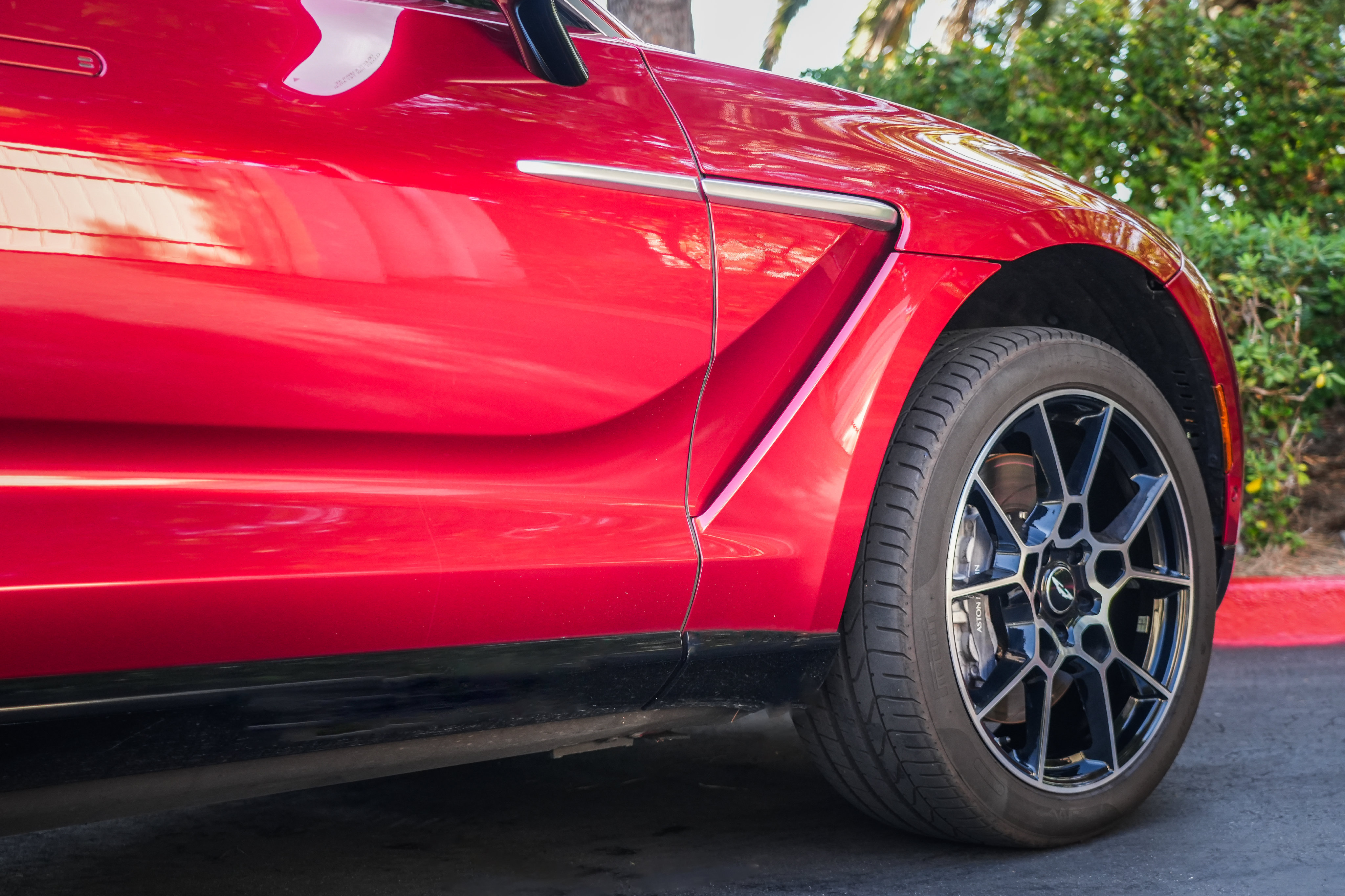 Used 2023 Aston Martin DBX AWD/4WD image 8