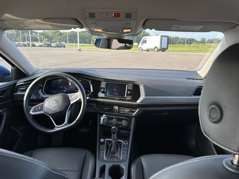Used 2024 Volkswagen Jetta SE FWD image 18