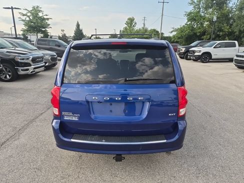 Used 2019 Dodge Grand Caravan SXT w/ Driver Convenience Group FWD image 7
