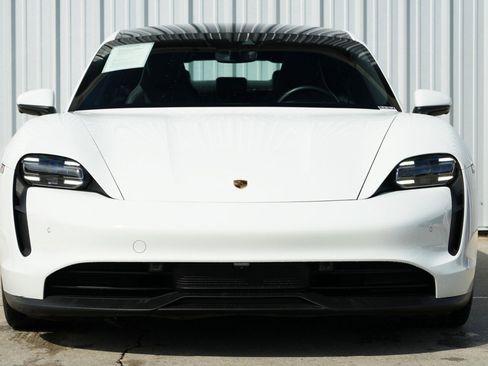 Used 2021 Porsche Taycan image 7