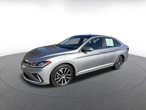 Used 2025 Volkswagen Jetta SE image 8