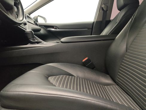 Used 2021 Toyota Camry SE FWD image 17