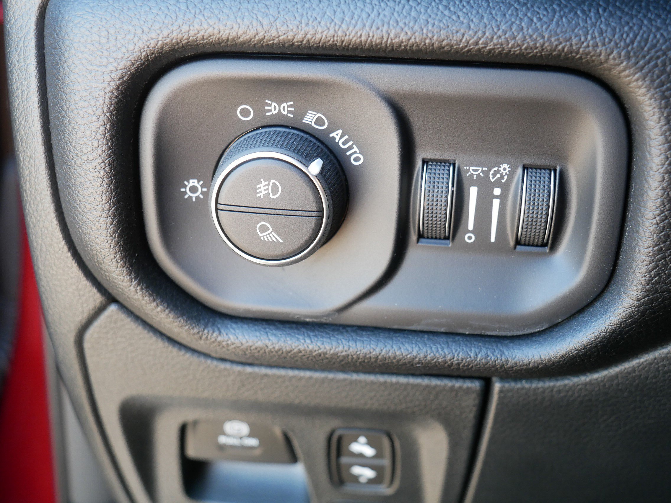 Used 2025 RAM 1500 Laramie w/ Advanced Safety Group II AWD/4WD image 26