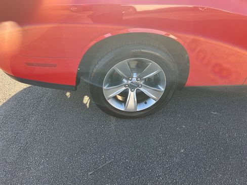 Used 2019 Dodge Challenger SXT image 9