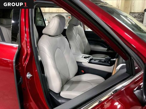 Used 2024 Toyota Grand Highlander Limited image 9