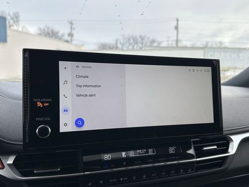 Used 2025 Toyota Sienna Platinum image 34