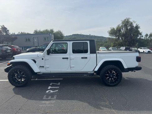 Used 2021 Jeep Gladiator Sport image 8