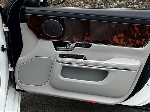 Used 2012 Jaguar XJ image 22