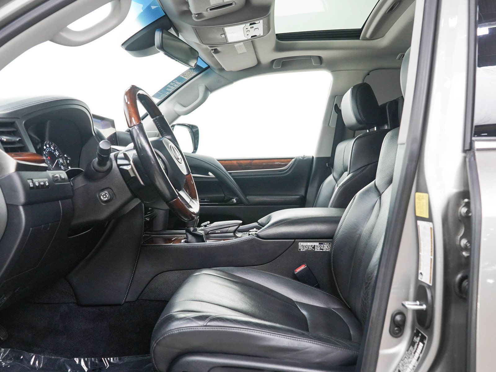 Used 2018 Lexus LX 570 4WD w/ Luxury Package image 28
