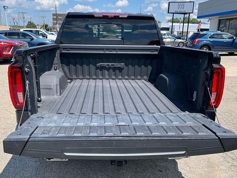 Used 2024 GMC Sierra 1500 AT4 w/ Technology Package AWD/4WD image 4