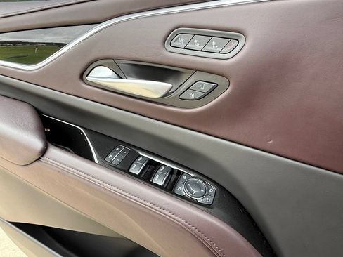 Used 2024 Cadillac Escalade ESV Sport Platinum w/ LPO, ONYX Package AWD/4WD image 30