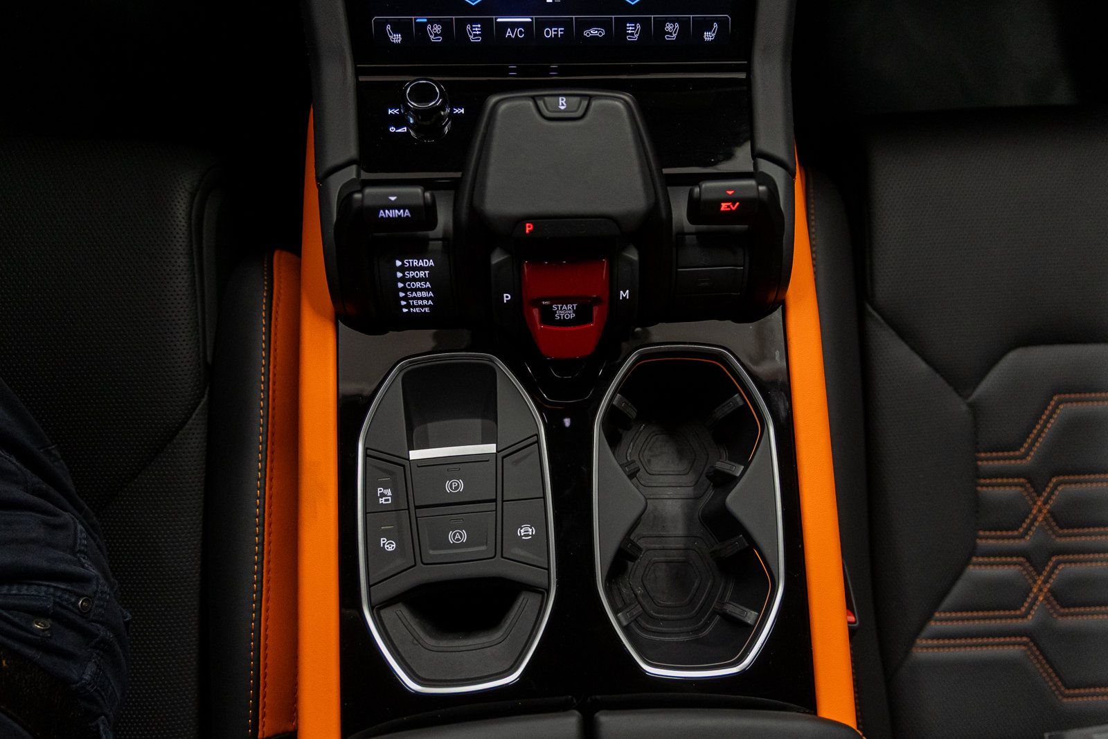Used 2025 Lamborghini Urus S AWD/4WD image 37